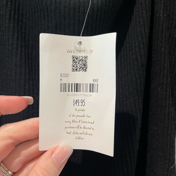 NWT Black crop shirt - Picture 2 of 2